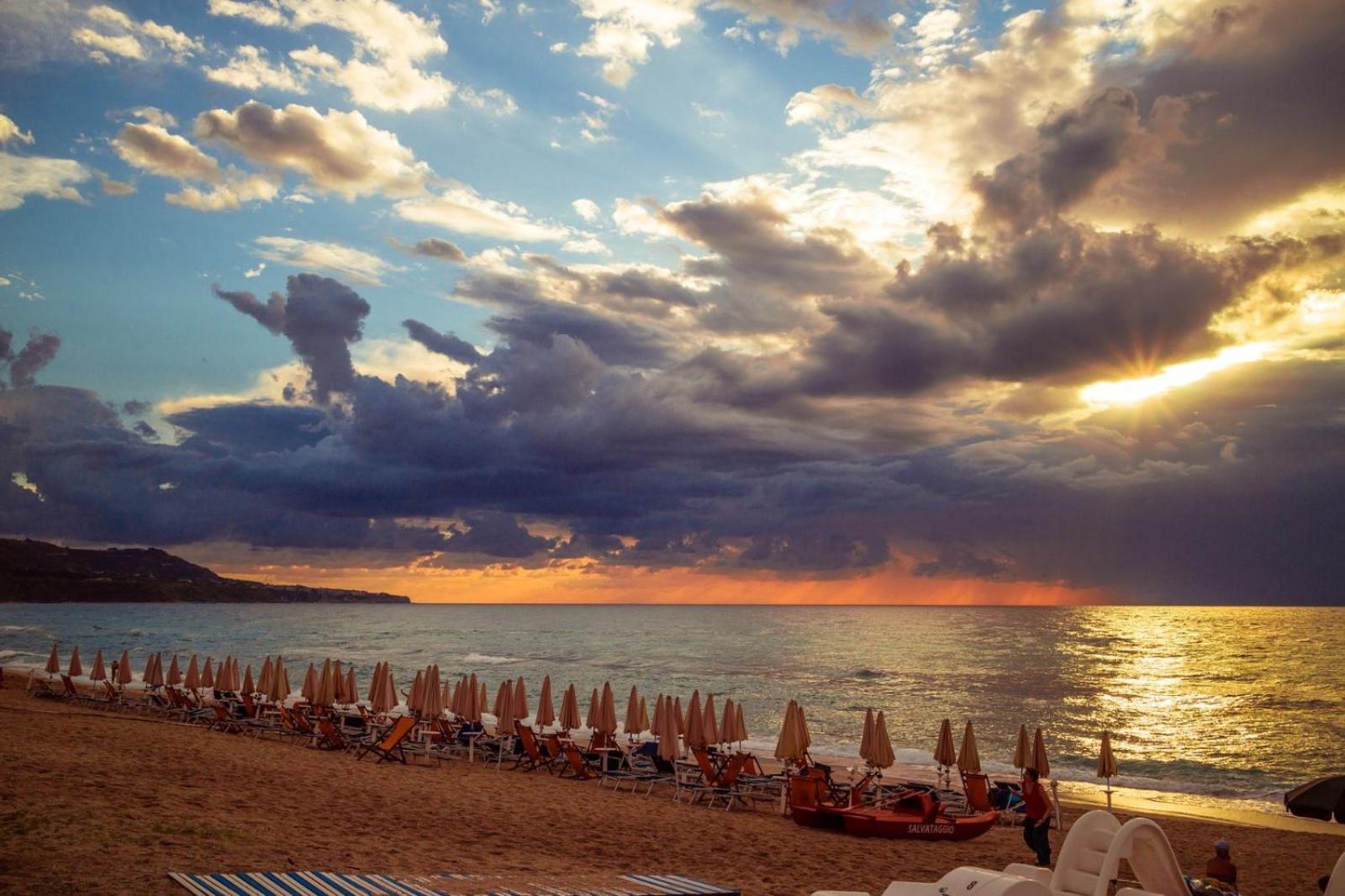 B&Arca Hotel Reggio di Calabria Bagian luar foto